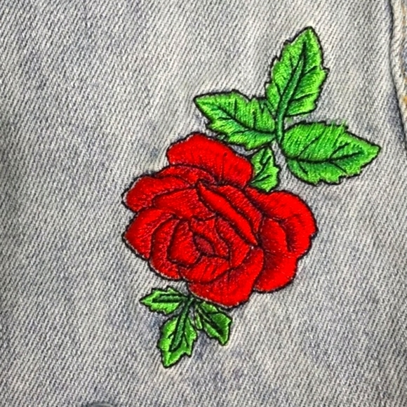 Ashley Mason Roll Cuff Denim Embroidered Shorts Size 28 - Picture 3 of 9